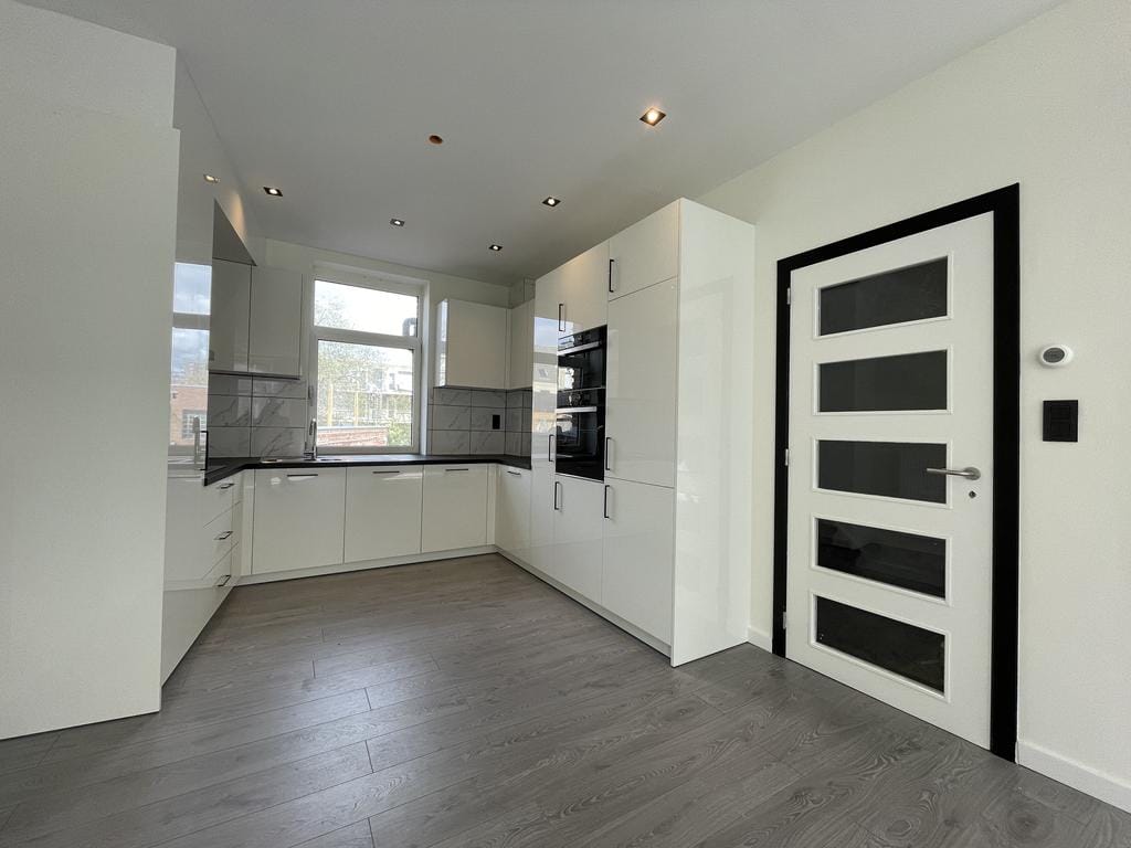 Photo 7 of Oranje Nassaustraat 14-A