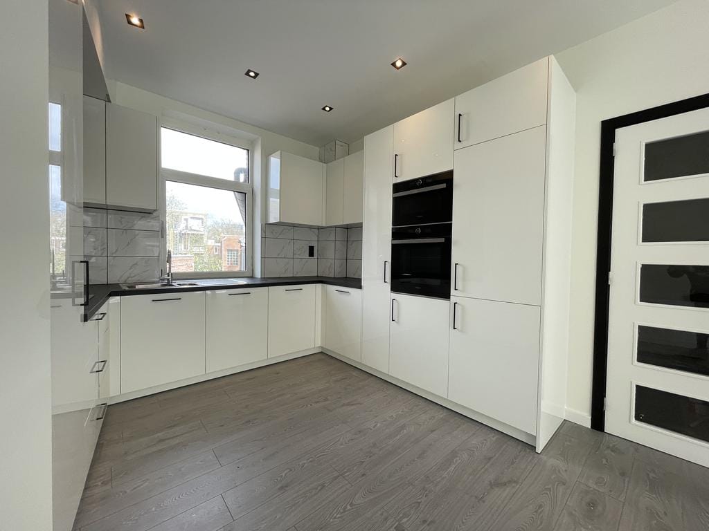 Photo 8 of Oranje Nassaustraat 14-A