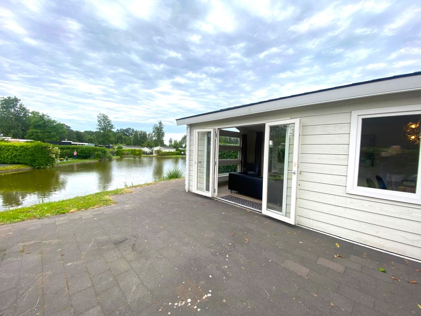 2-bedroom freehold villa in Halfweg — photo 1 of 5