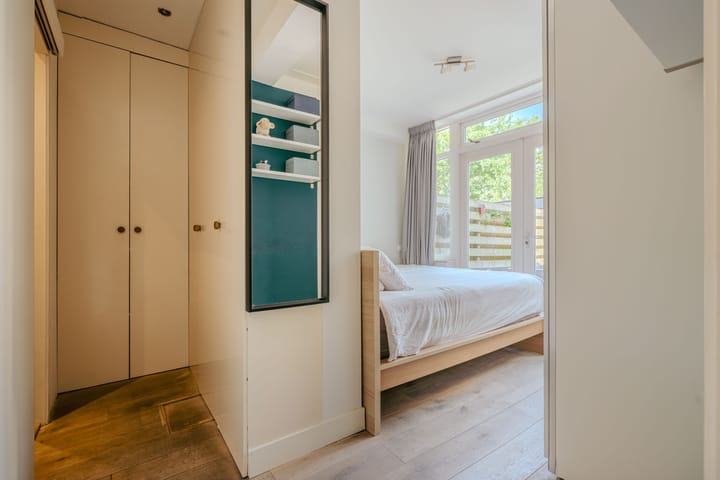 Photo 18 of Curaçaostraat 92-H