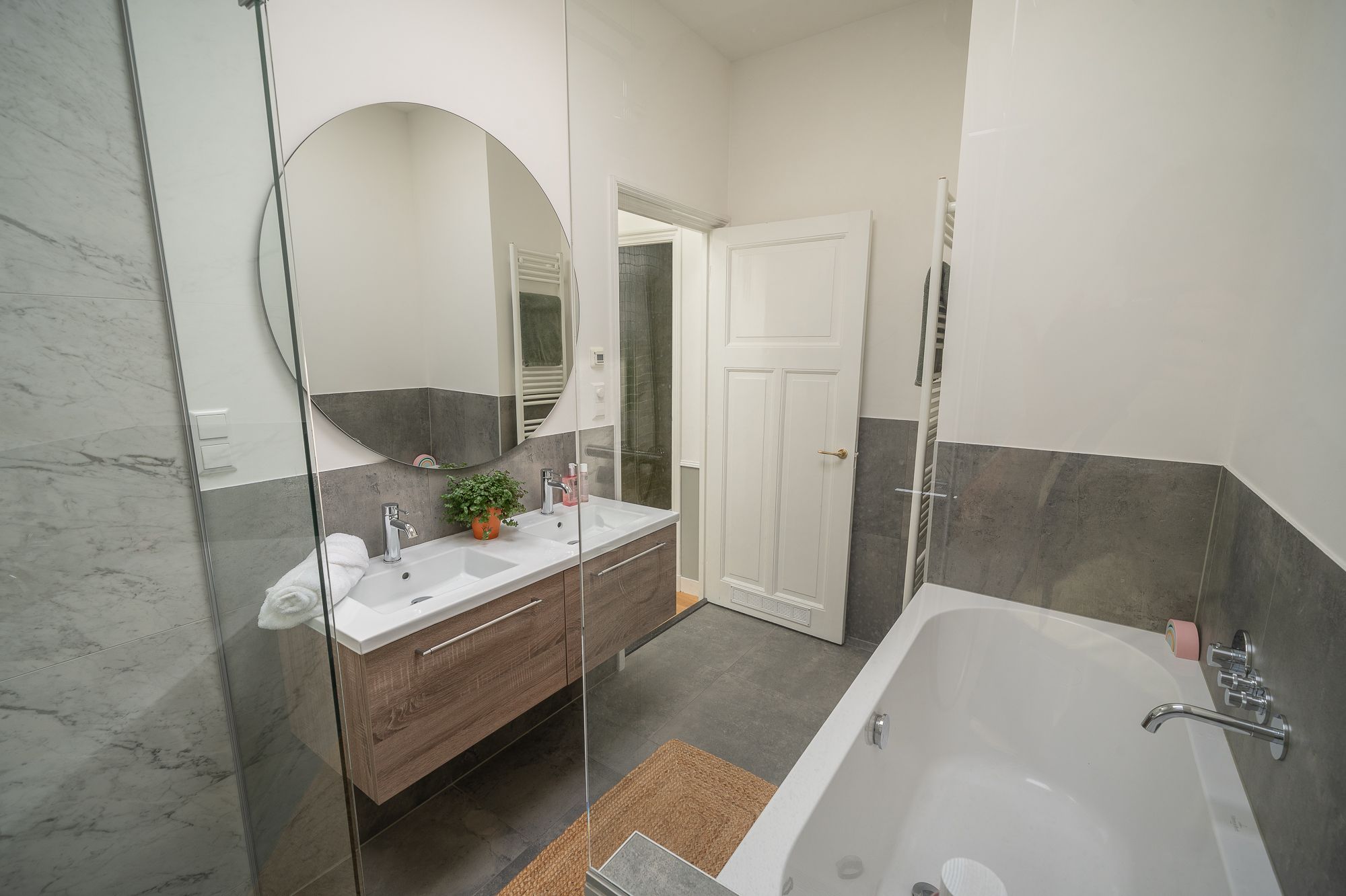 Photo 48 of Van Beuningenstraat 92