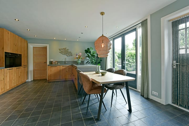 Photo 6 of van Heemstrastraat 3