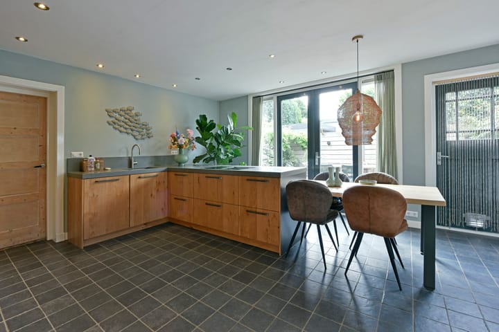 Photo 7 of van Heemstrastraat 3