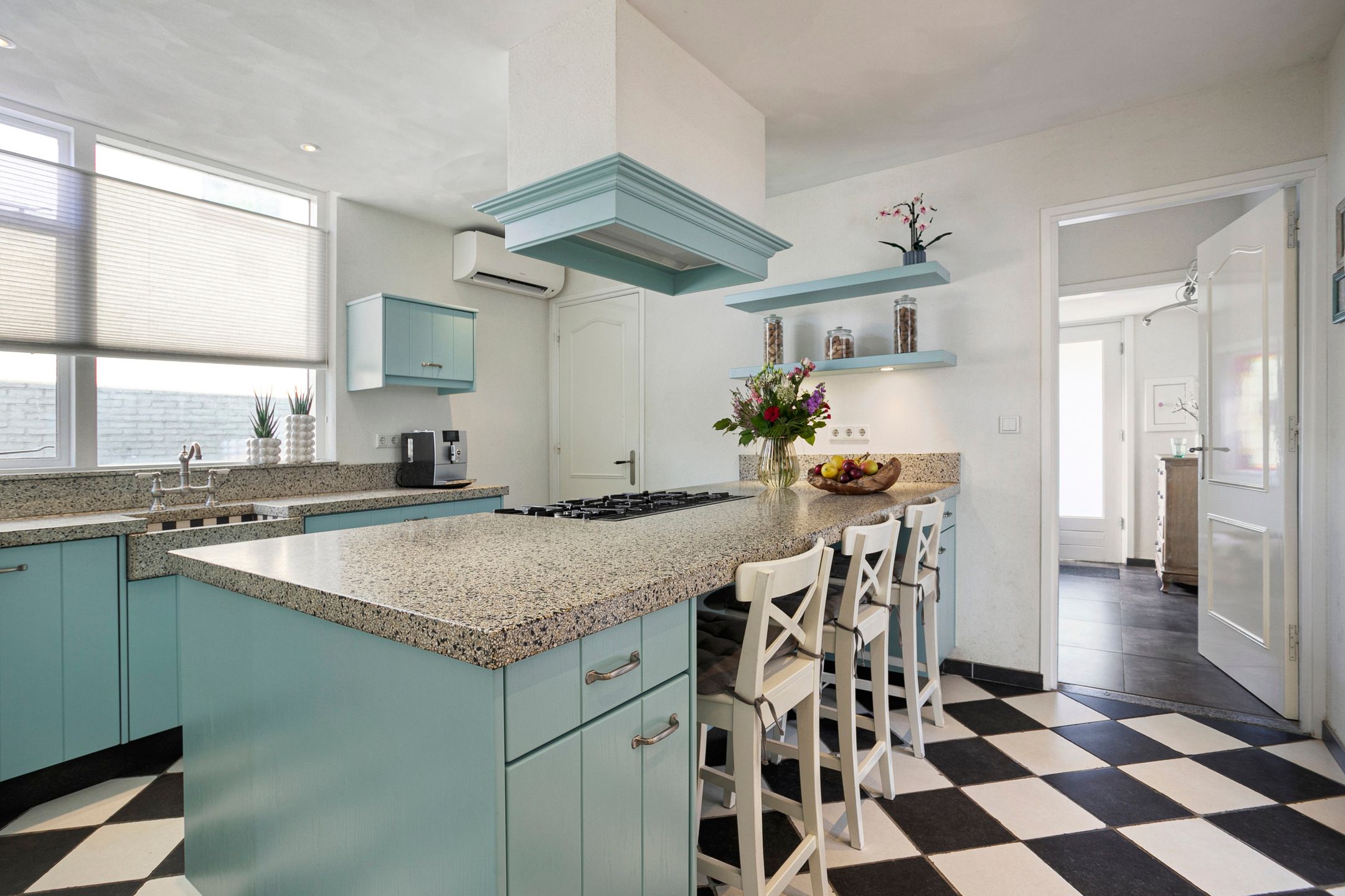 Photo 15 of Wolbergstraat 16