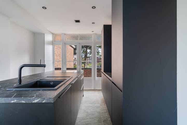 Photo 6 of Wapenveldestraat 18