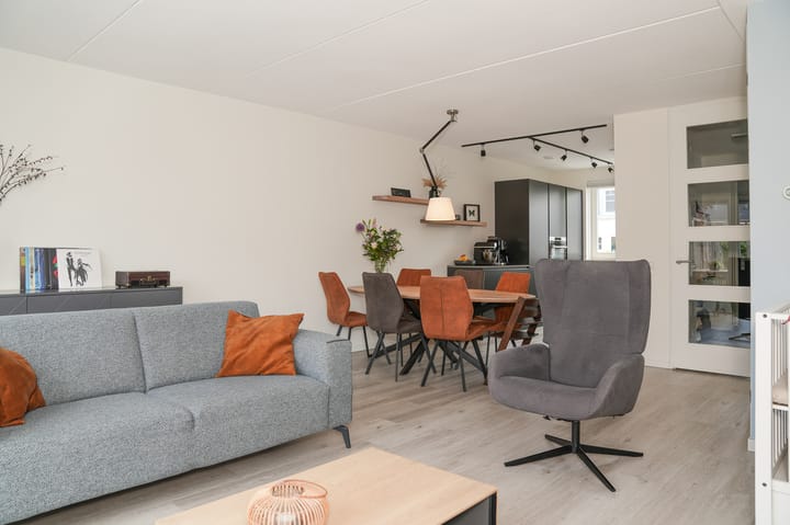 Photo 8 of Annie M.G. Schmidthof 13