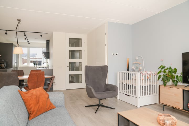 Photo 9 of Annie M.G. Schmidthof 13