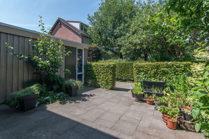 Foto 2 van Rozenwater 15