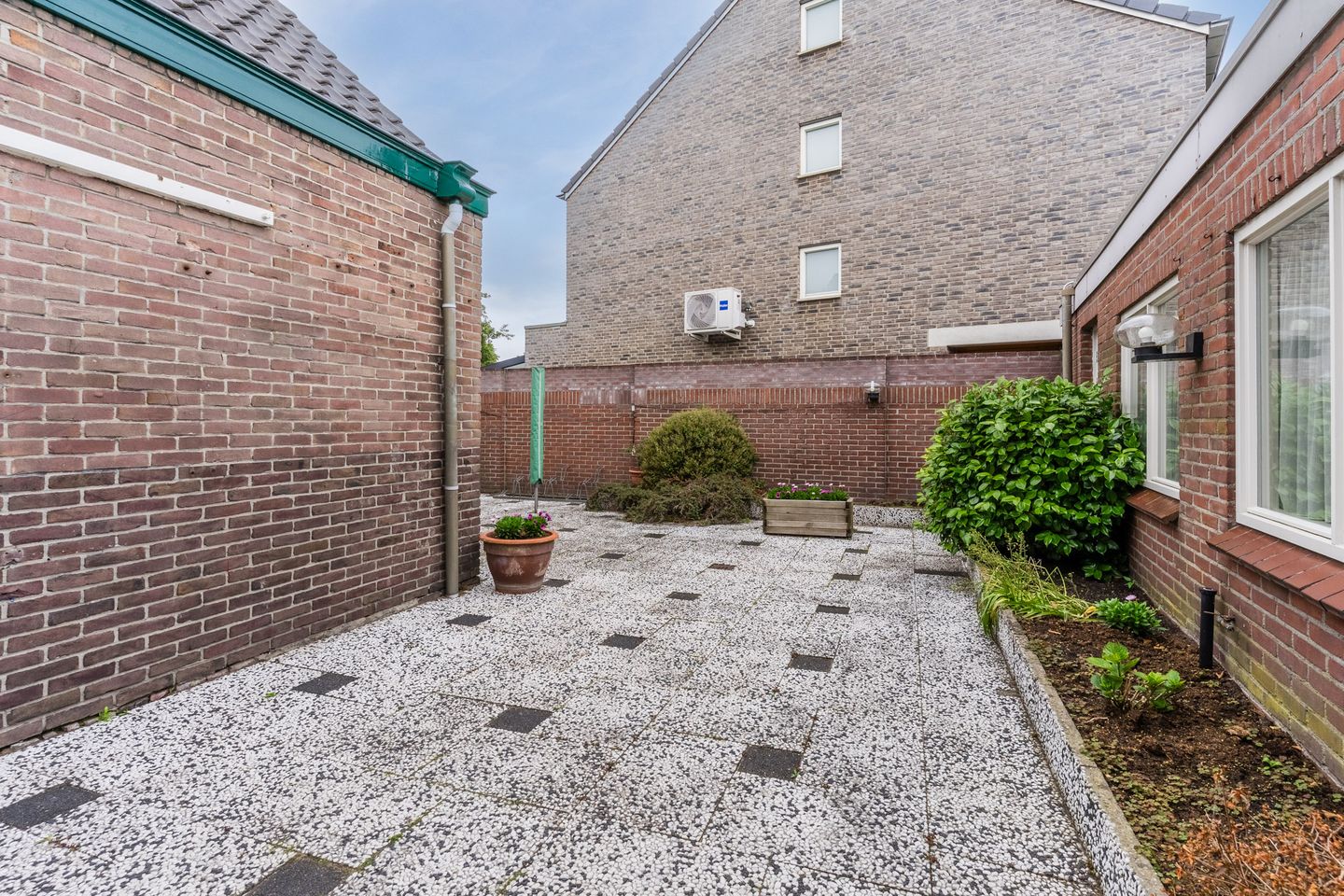 Photo 34 of Waalreseweg 132