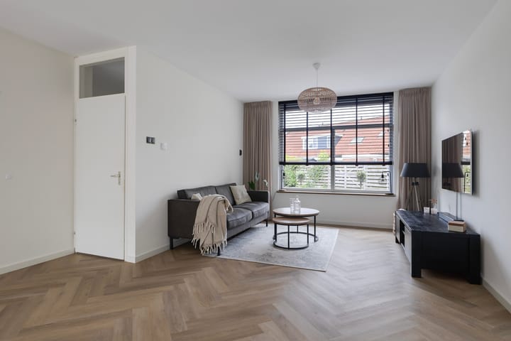 Photo 12 of Pieter Meeterstraat 8