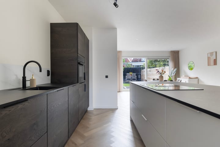 Photo 19 of Pieter Meeterstraat 8