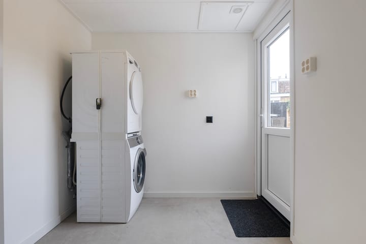 Photo 25 of Pieter Meeterstraat 8