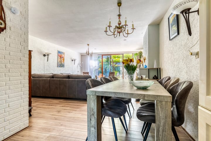 Photo 11 of Moutmolenstraat 25