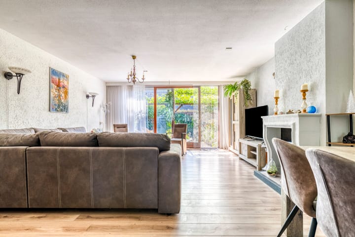 Photo 10 of Moutmolenstraat 25