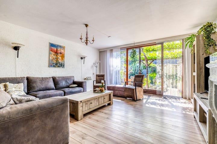 Photo 9 of Moutmolenstraat 25