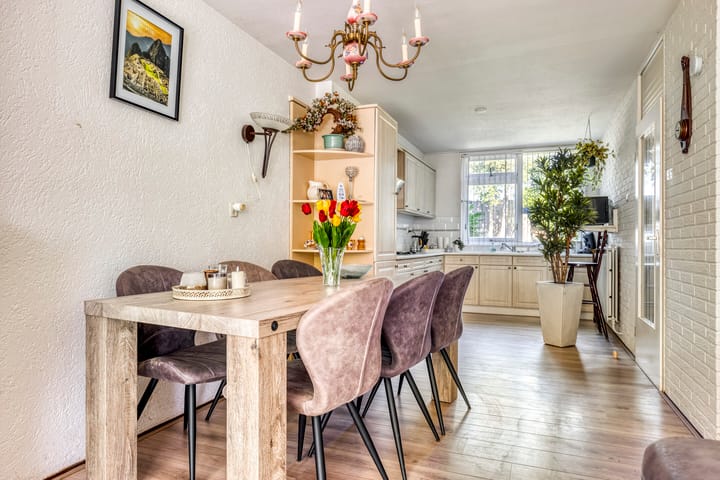 Photo 12 of Moutmolenstraat 25