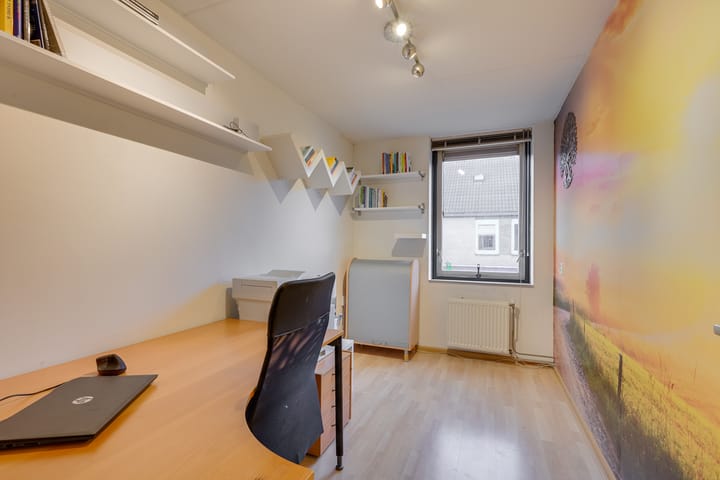 Foto 18 van Alexander Adamskistraat 1