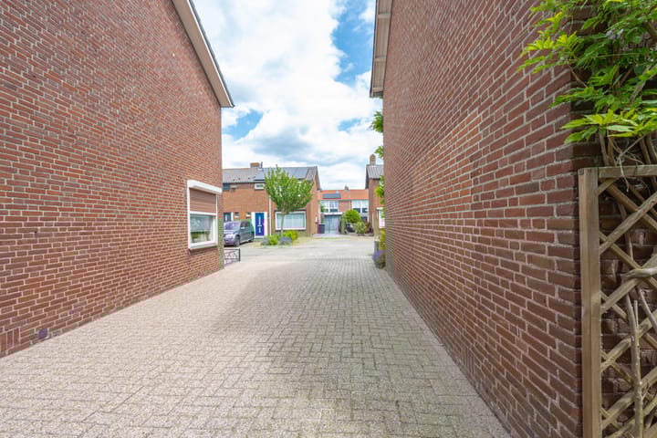 Foto 63 van Meidoornstraat 9