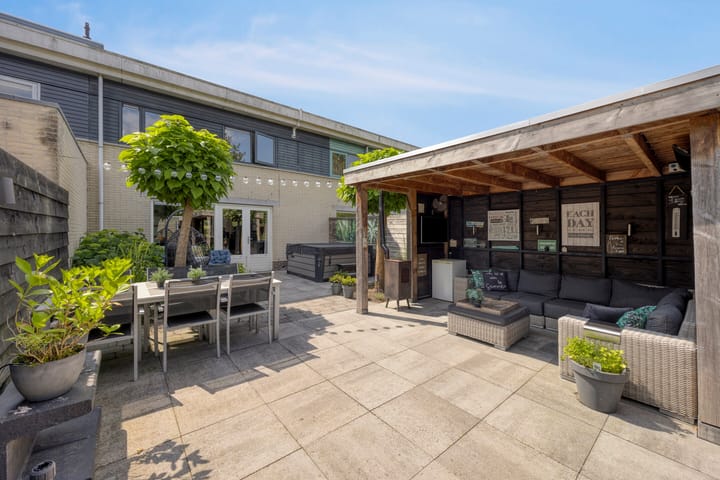 Foto 2 van Smaragd 65