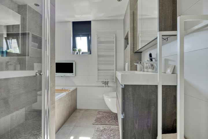 Foto 3 van Smaragd 65