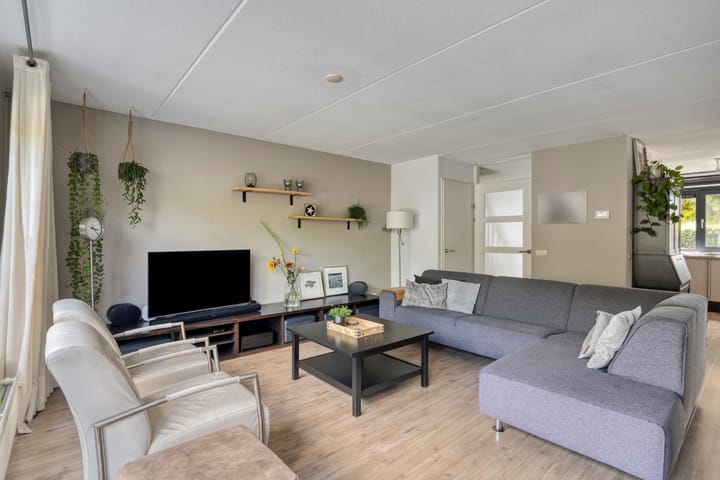 Foto 12 van Smaragd 65