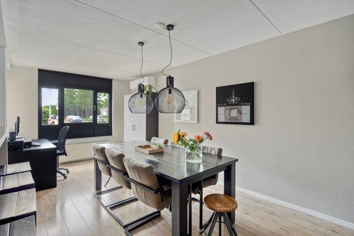 Foto 21 van Smaragd 65