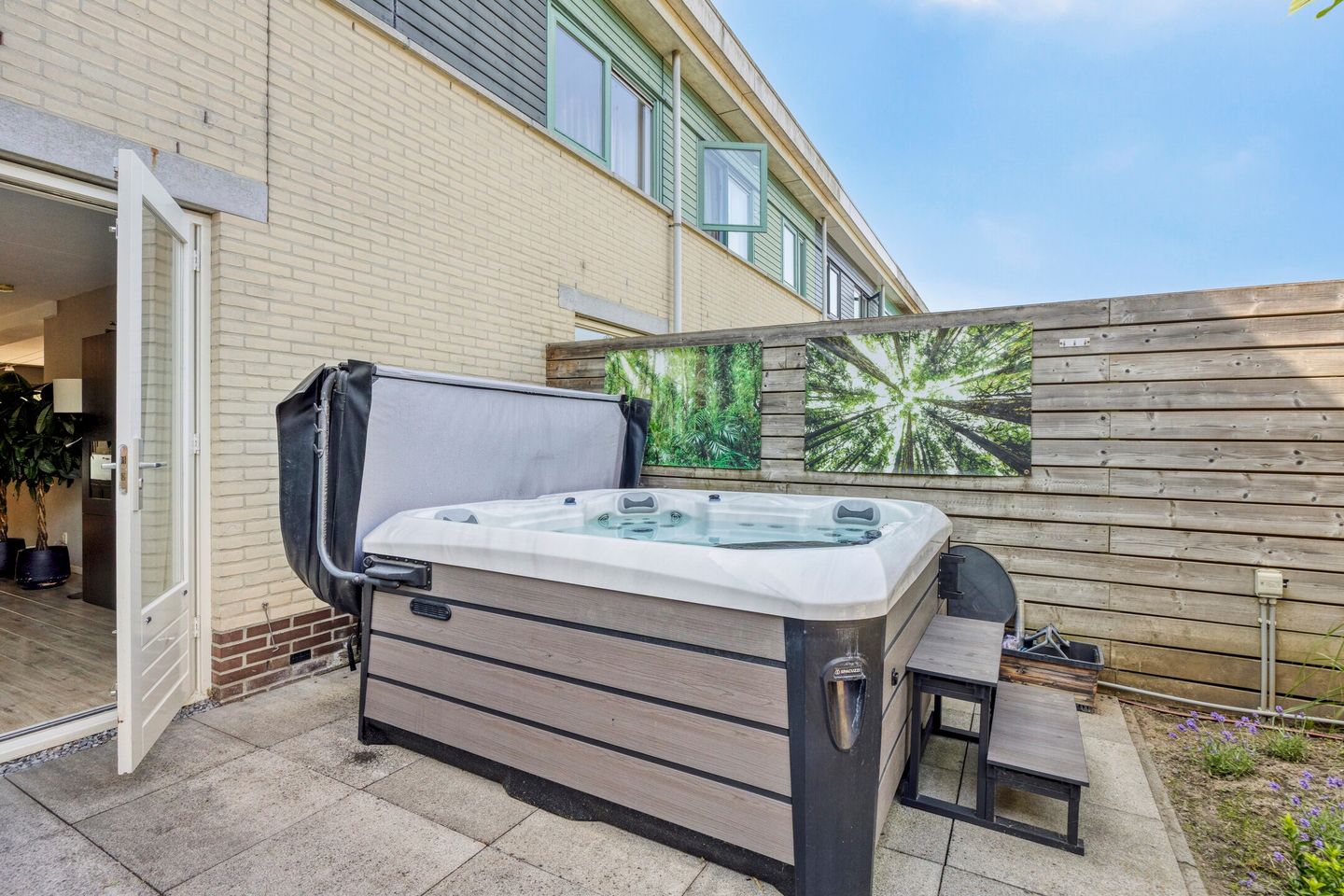 Foto 40 van Smaragd 65