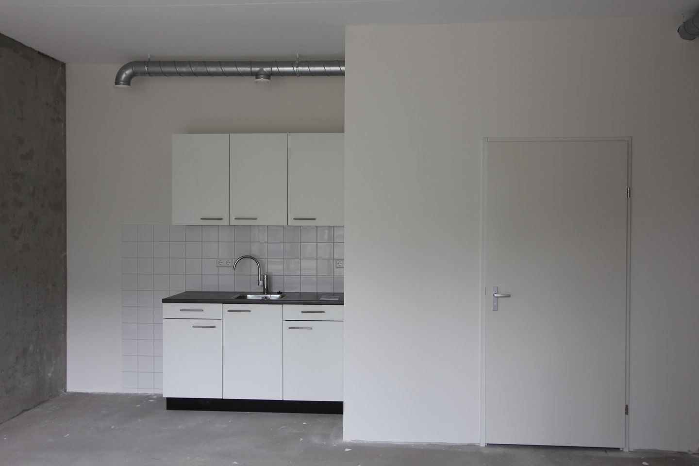 View photo 4 of Clothildestraat 453