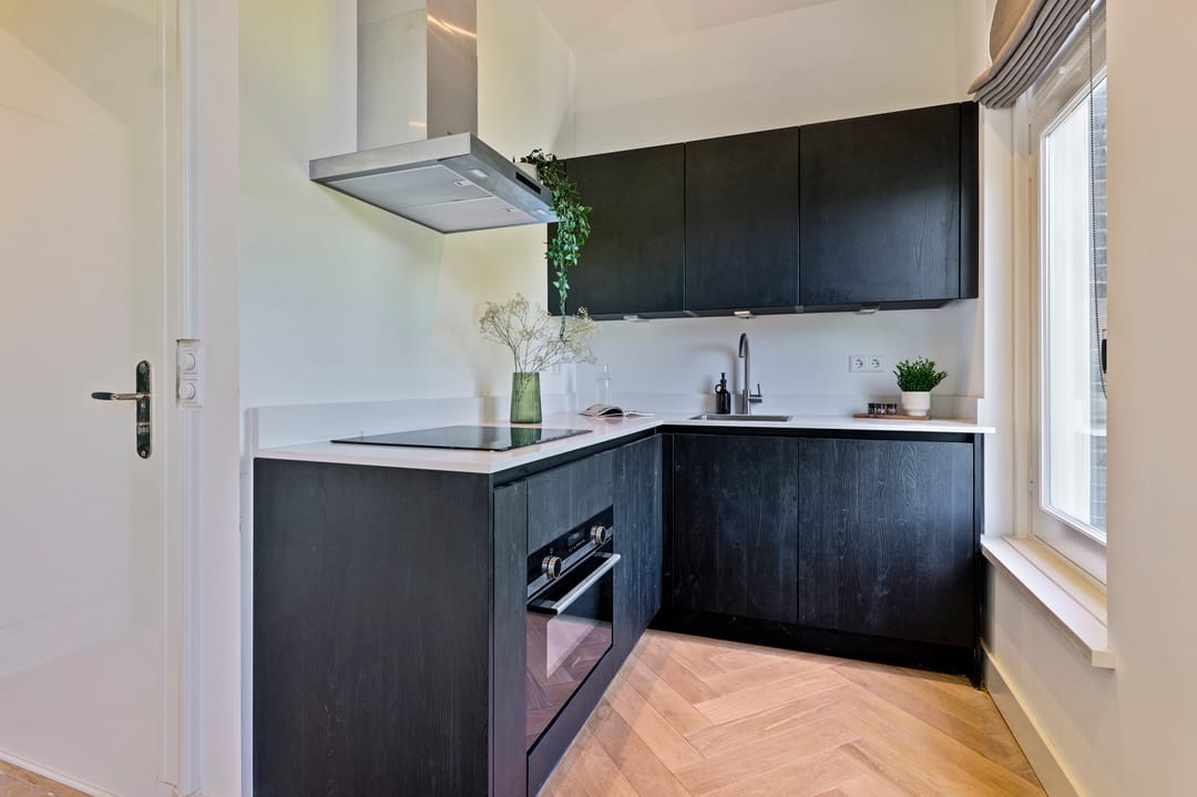 Photo 8 of Czaar Peterstraat 23-F