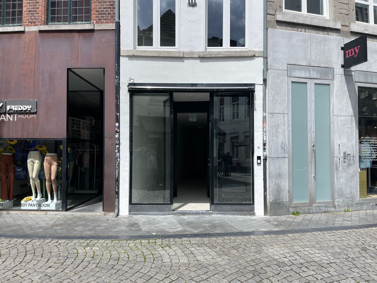 Bekijk foto 2 van Sint Amorsplein 15