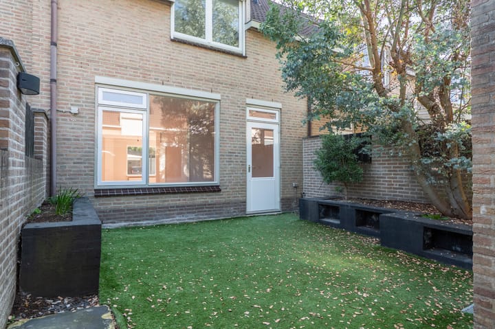 Foto 16 van Erkelenzstraat 14