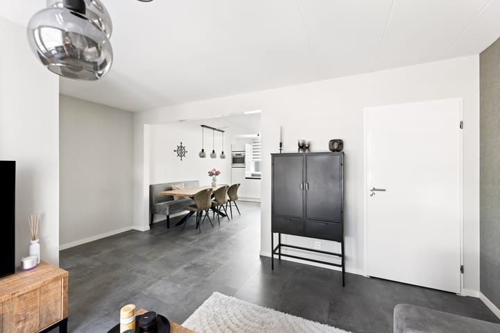 Photo 9 of Suze Groeneweglaan 15