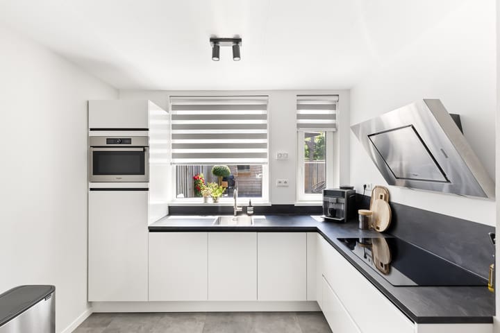 Photo 11 of Suze Groeneweglaan 15