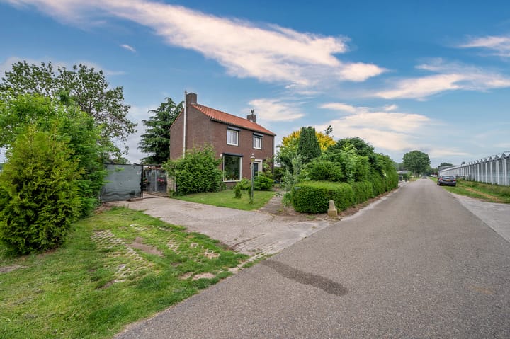 Photo 37 of Middenweg 201