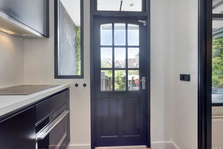 Photo 13 of Graaf Lodewijkstraat 61