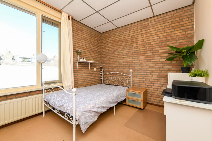 Foto 16 van Reiner van Ooiplein 21