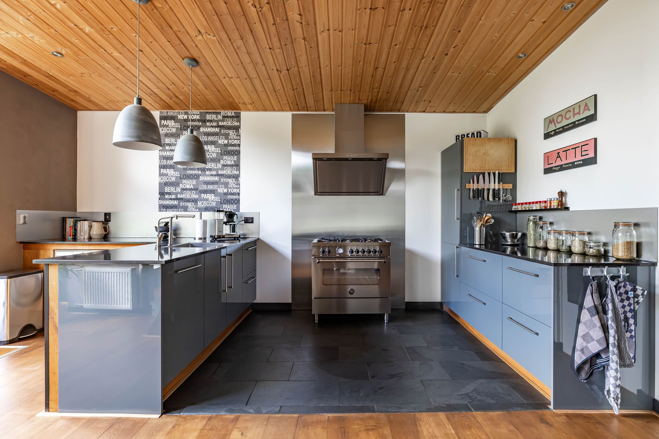 Photo 3 of Vriezerweg 15-A