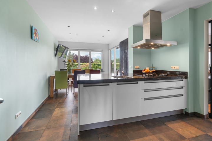 Photo 15 of Rhienderensestraat 49