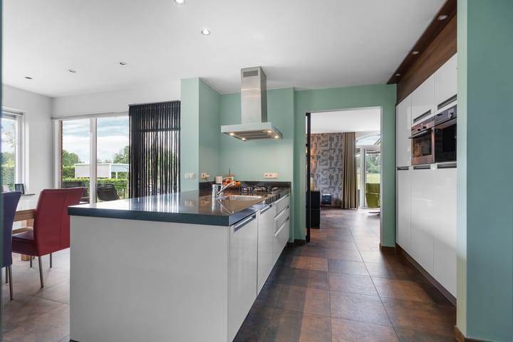 Photo 16 of Rhienderensestraat 49