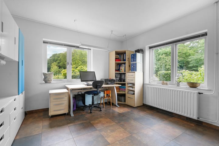 Photo 21 of Rhienderensestraat 49