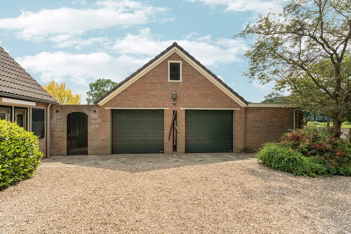 Photo 43 of Rhienderensestraat 49