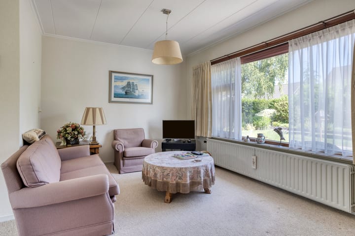 Foto 9 van A.van Burenlaan 3