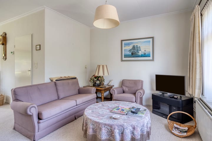 Foto 10 van A.van Burenlaan 3