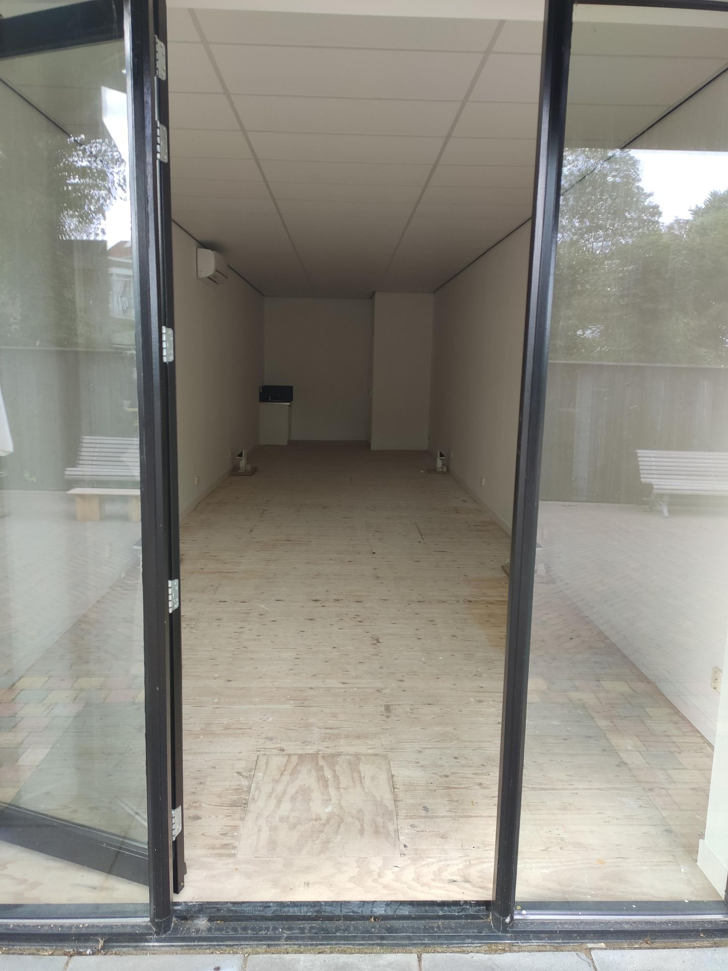 View photo 5 of Merk 22