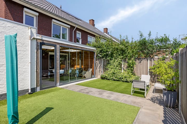 Foto 2 van Vossenstaart 3