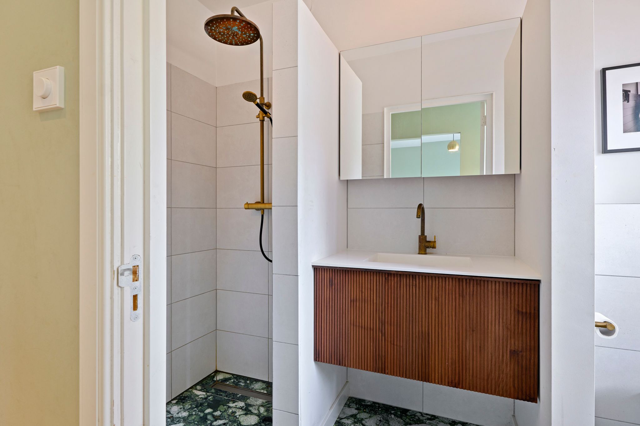 Photo 21 of Leonardostraat 10-2