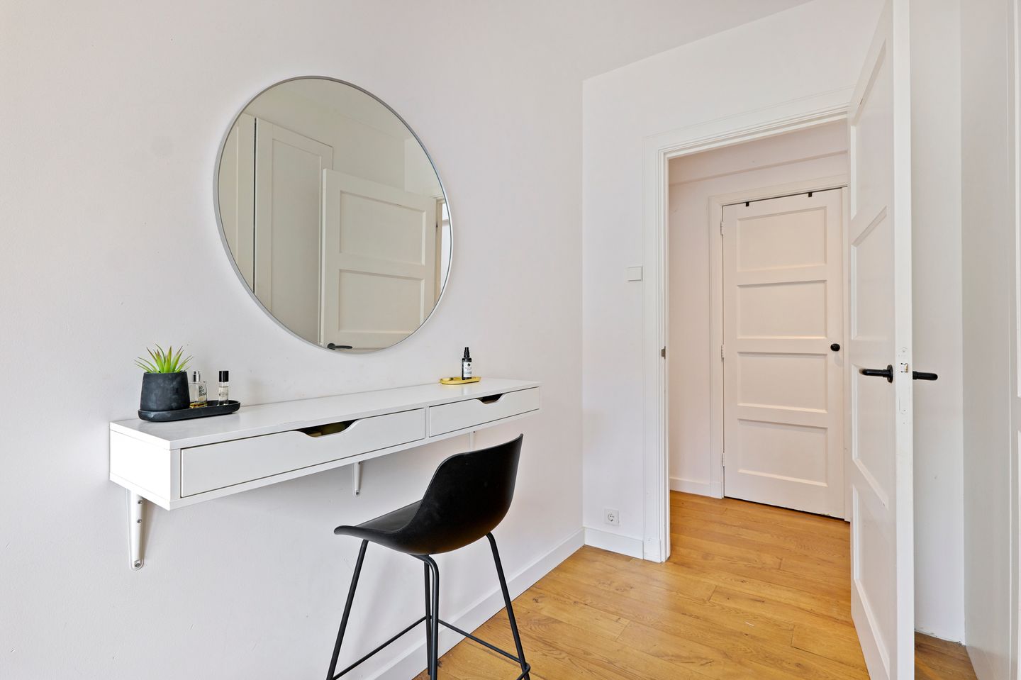 Photo 25 of Leonardostraat 10-2