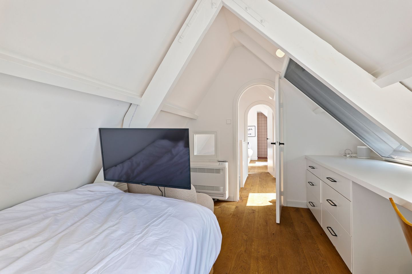 Photo 34 of Leonardostraat 10-2