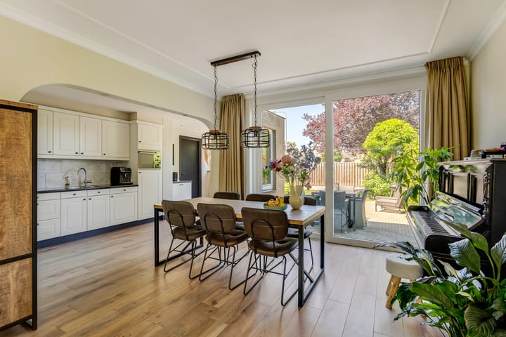 Foto 11 van Bredaseweg 1