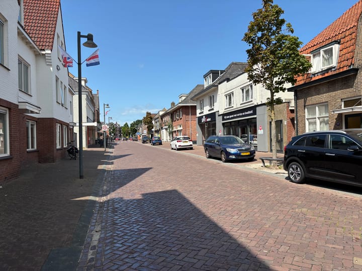 Photo 18 of Grotestraat 211-B